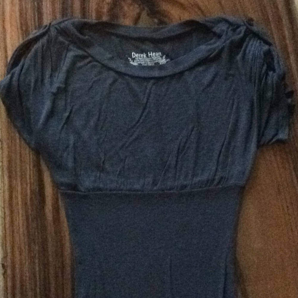 Form fitting top - Picture 2 of 4